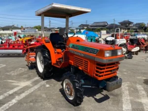 熊本県 阿蘇郡産山村 クボタ トラクター L1-205